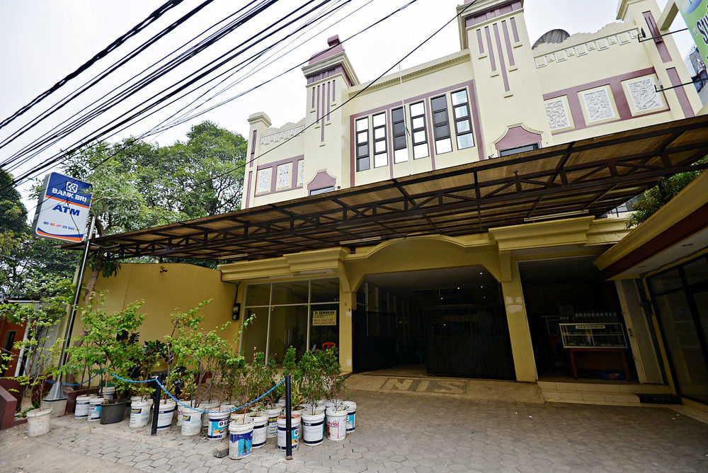 Zen Rooms Kuningan Syariah Jakarta Exterior foto