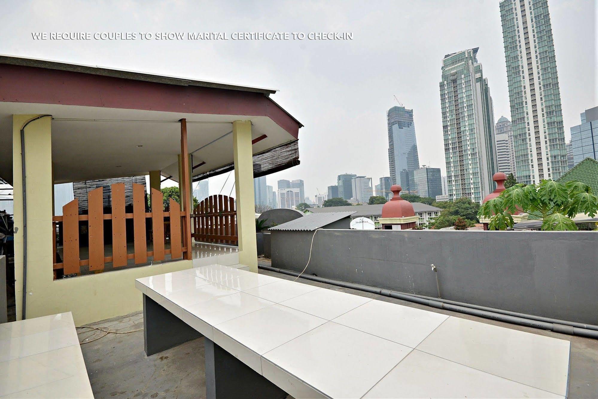 Zen Rooms Kuningan Syariah Jakarta Exterior foto